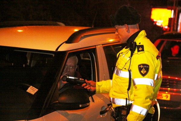 Alcoholcontrole politie Helling ALblasserdam 6