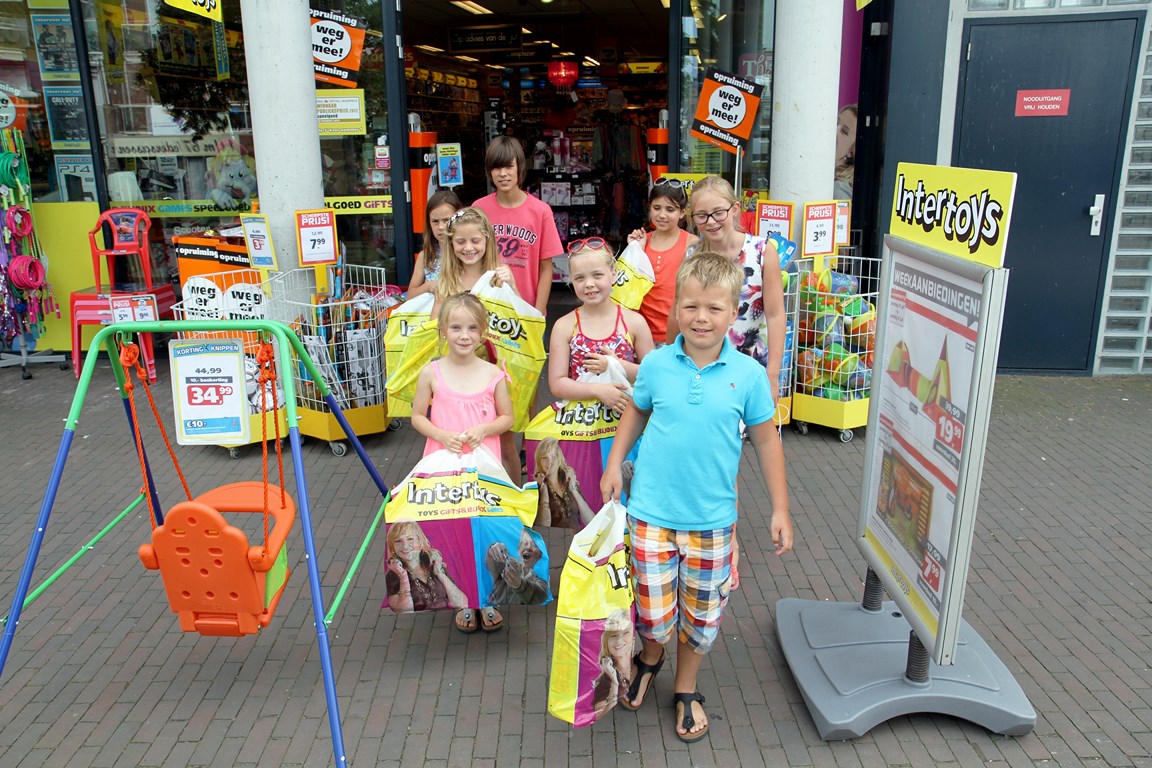 leiderschap robot Maak plaats Kinderen kopen cadeautjes voor minderbedeelde leeftijdsgenootjes -  Alblasserdamsnieuws.nl