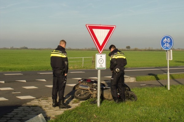 Aanrijding-scooter-vs-auto-Zijdeweg-Geerweg-Bleskensgraaf-4