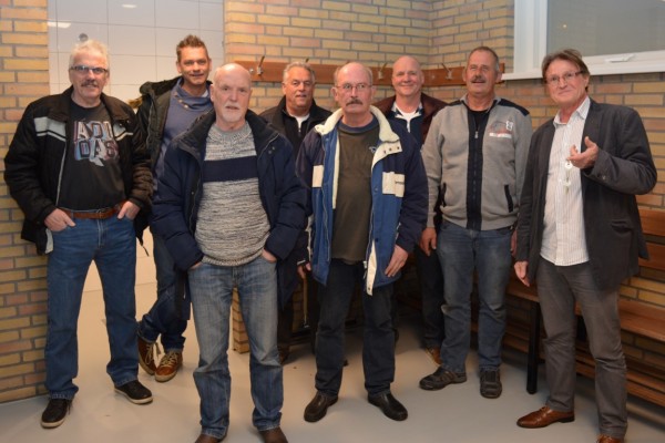 De volgende vrijwilligers gingen met Haverkamp op de foto: Nico Verboom, Peter Lubach, Toon Kevenaar, Wim Roelfzema, Hans de graaf, Cor Boom en Ronald Besemer.