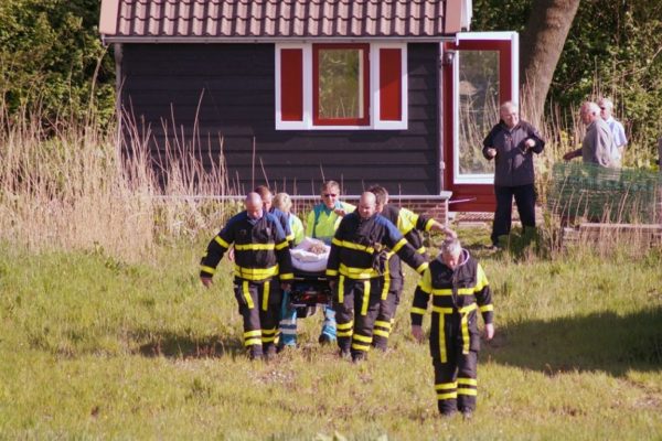 Brandweer-assisteert-ambulancedienst-Lekdijk-Nieuw-Lekkerland-5-768x512 (Medium)